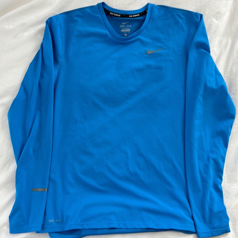 Nike men’s medium running DriFit long sleeve lightweight shirt -with thumb holes